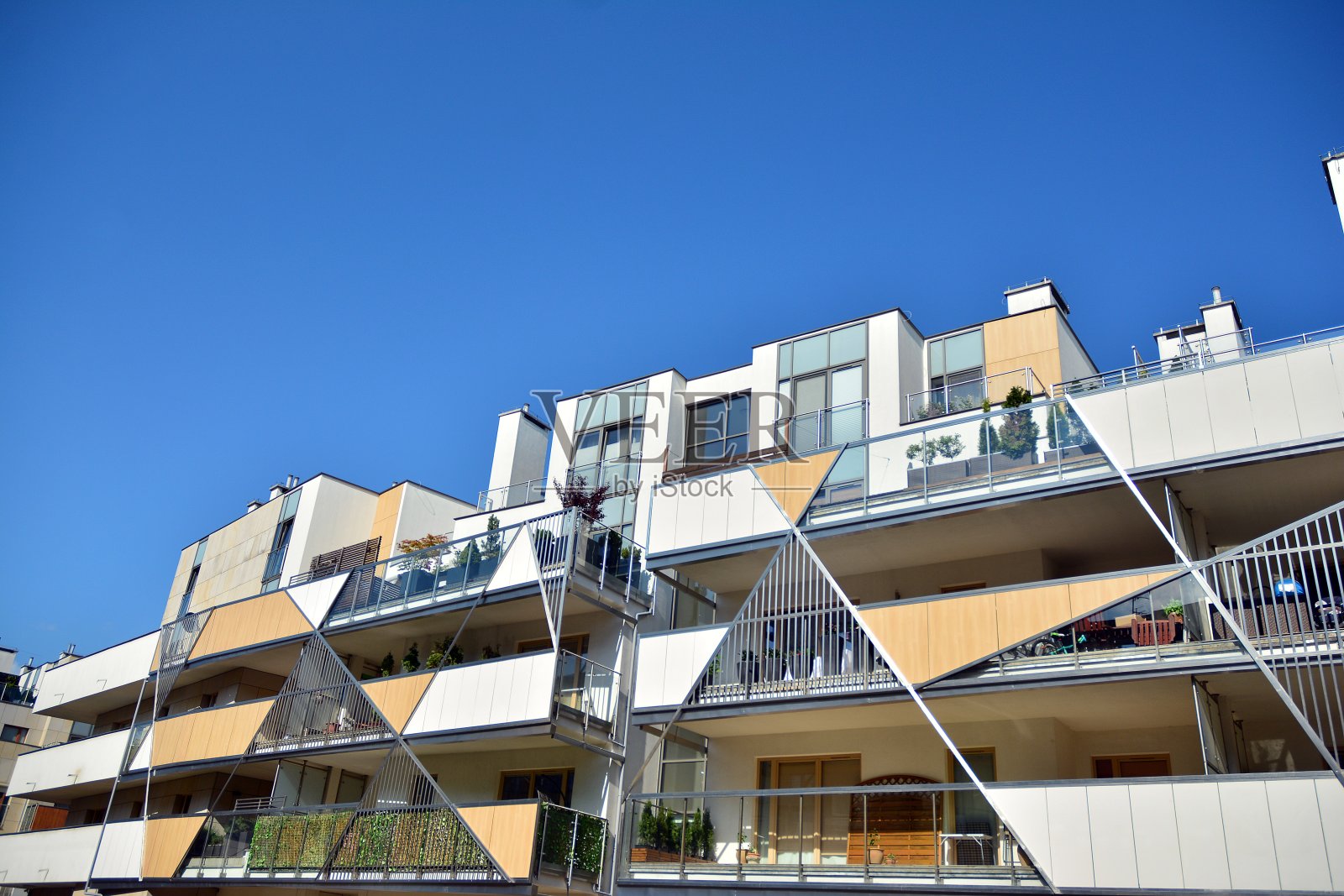 当代建筑的抽象片段。现代住宅建筑照片摄影图片