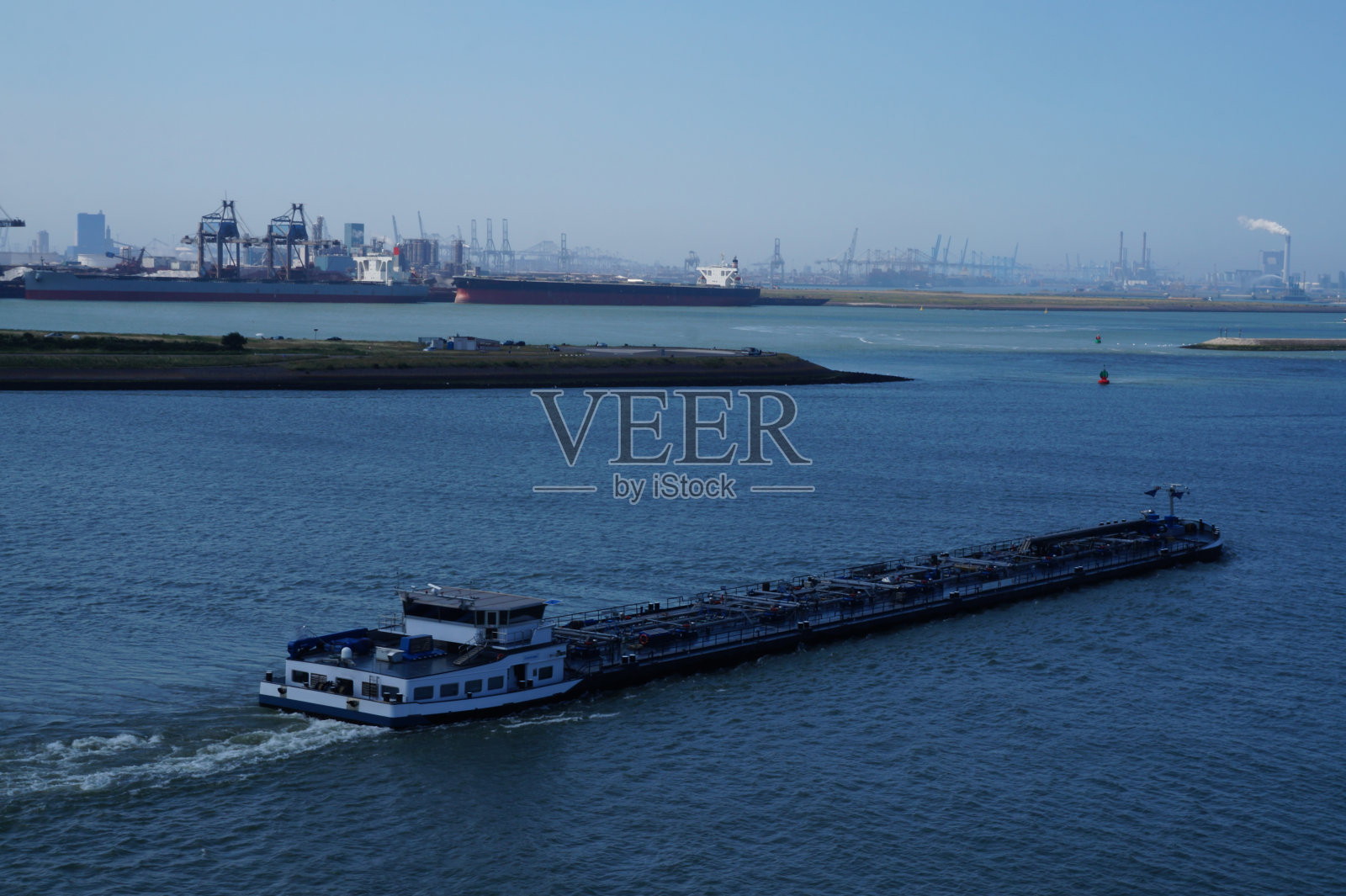 从Hoek van Holland的渡轮码头出发照片摄影图片