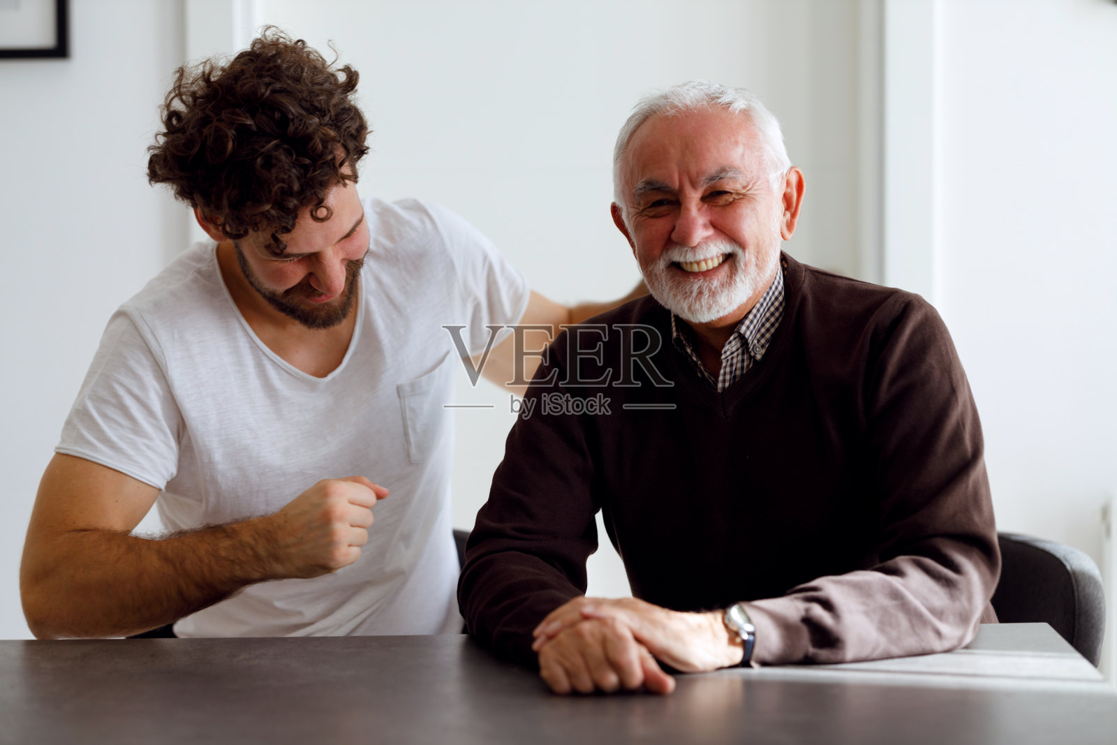 父亲和儿子照片摄影图片