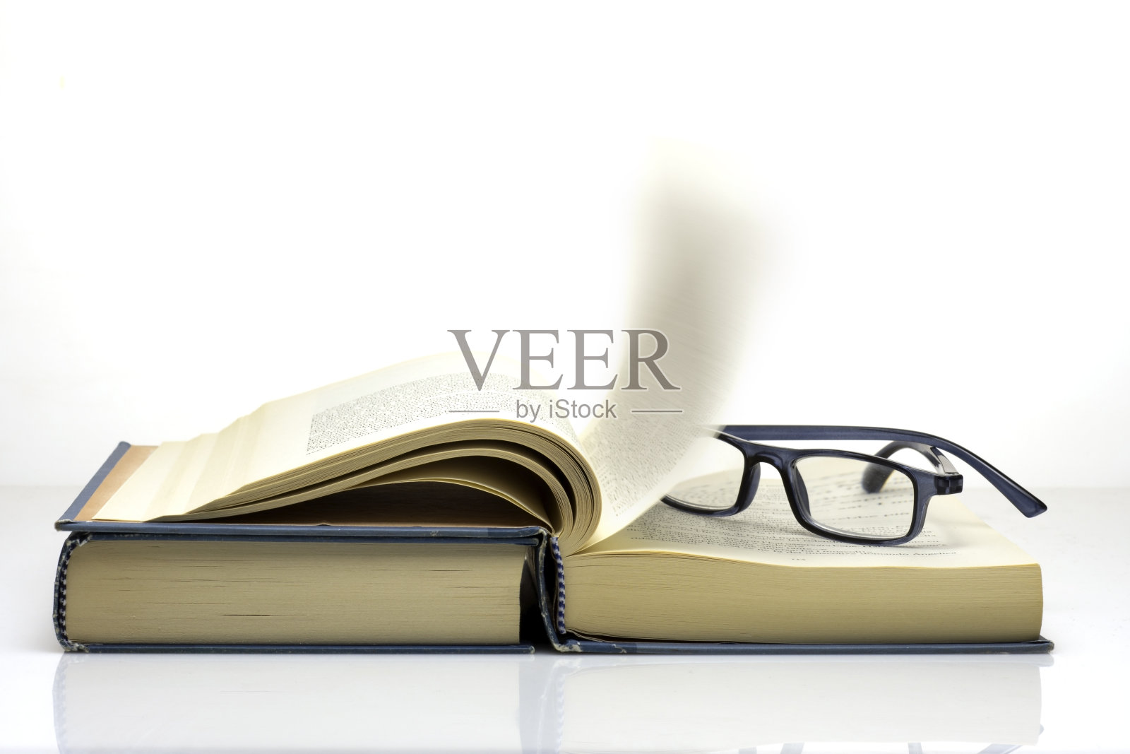 打开书照片摄影图片