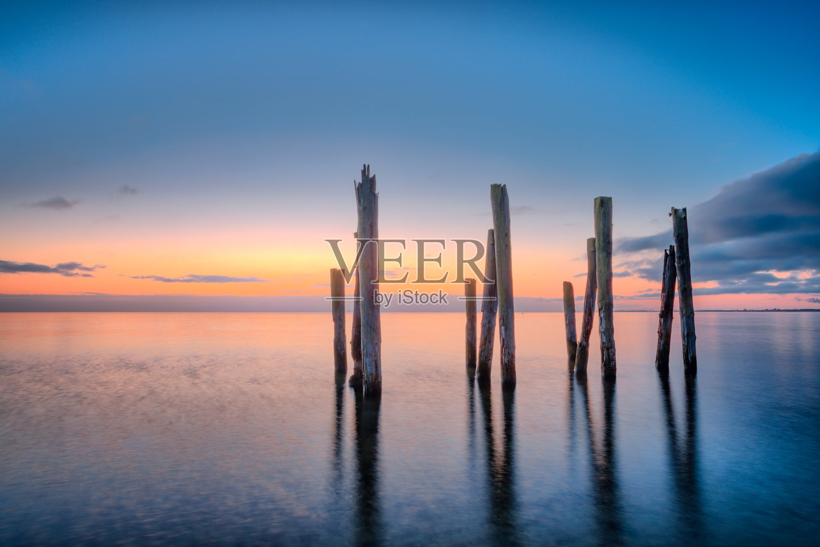 格丁尼亚Orłowo码头的日出照片摄影图片