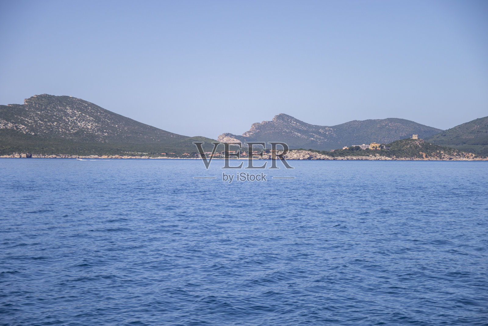 阿尔盖罗附近多岩石的海边照片摄影图片