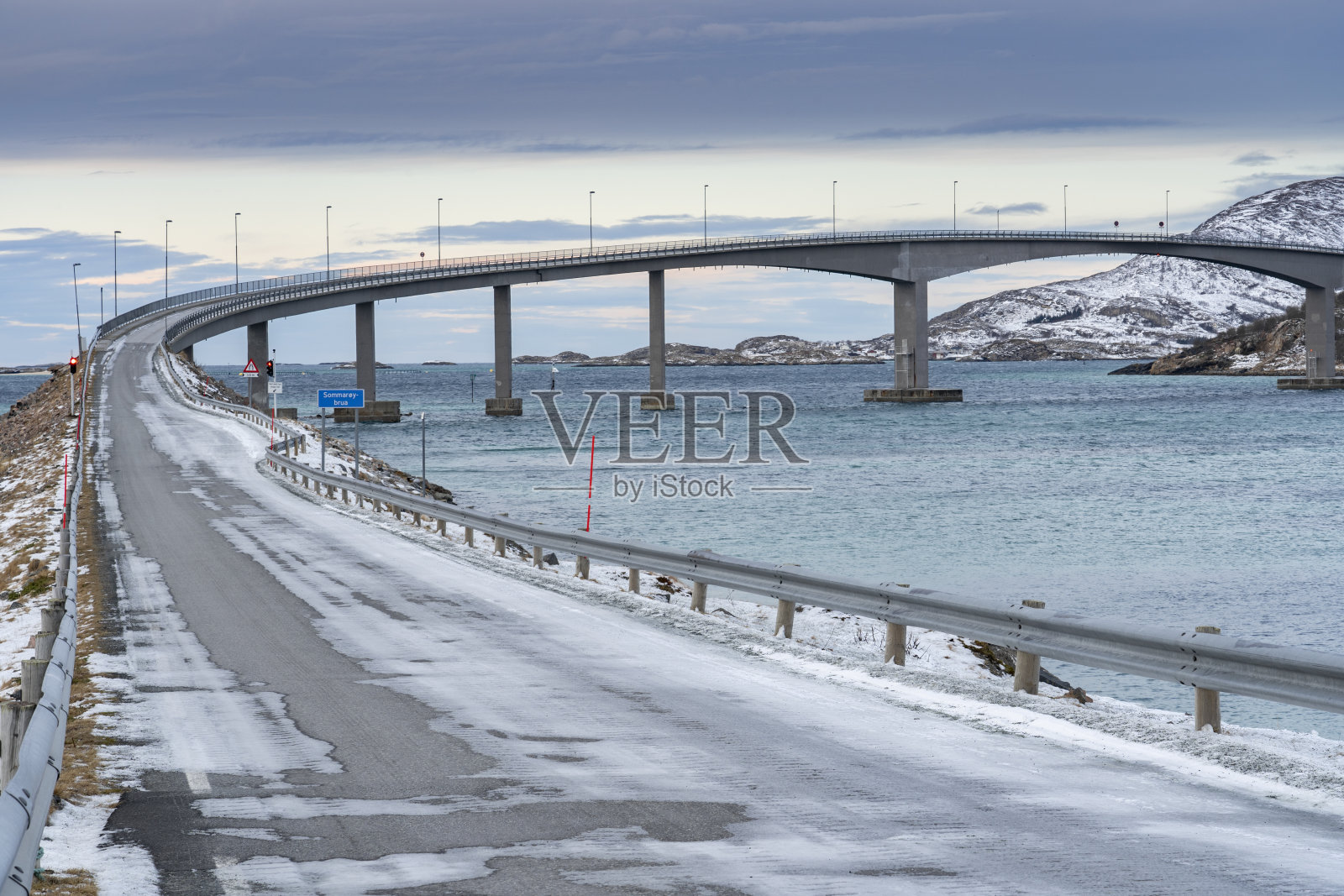 挪威北部索玛若伊群岛的冬天照片摄影图片