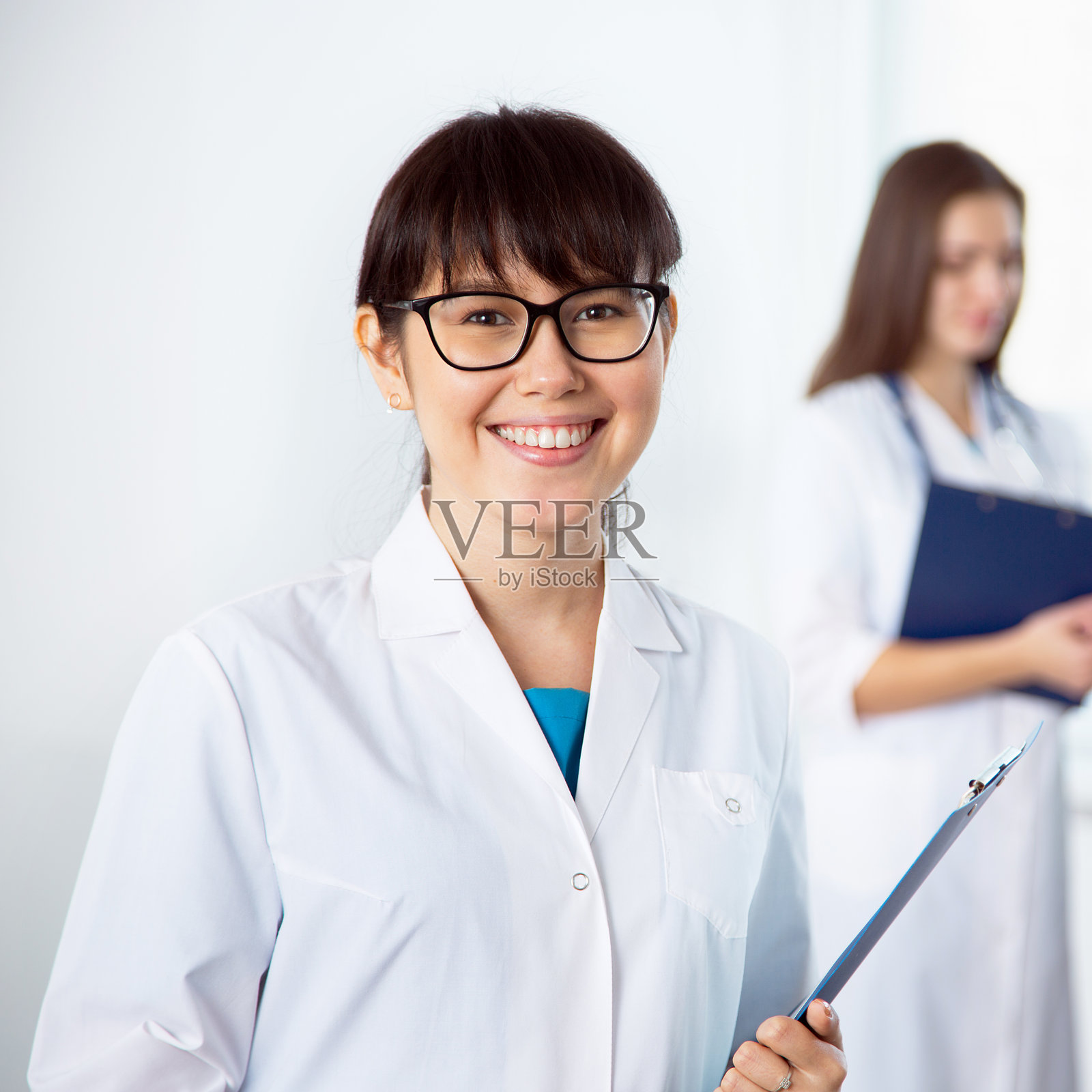 一位年轻女医生的肖像照片摄影图片