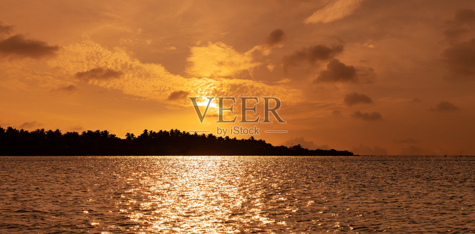 马尔代夫的橙色日落照片摄影图片