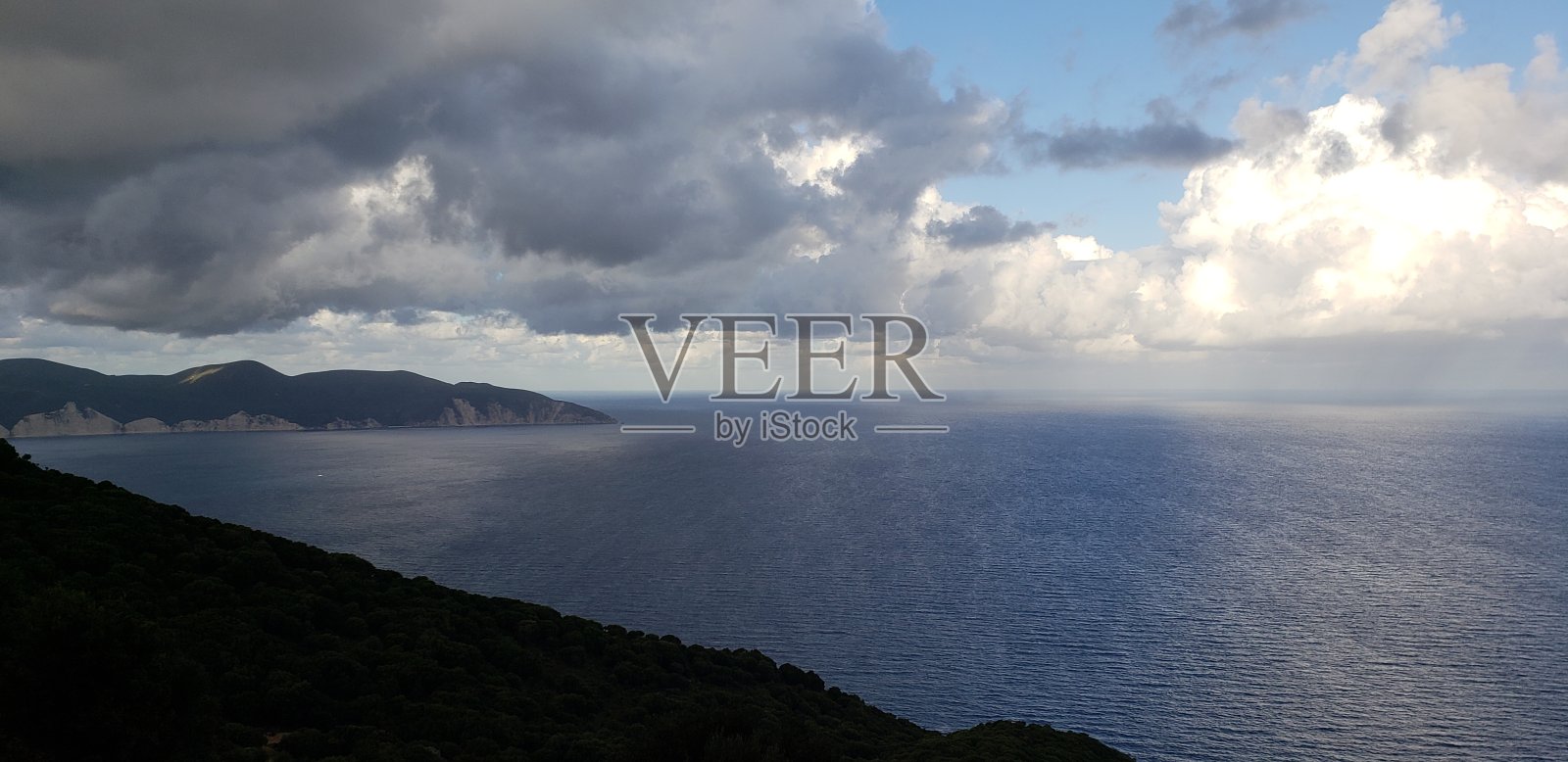 希腊凯法洛尼亚阴天里的风景照片摄影图片