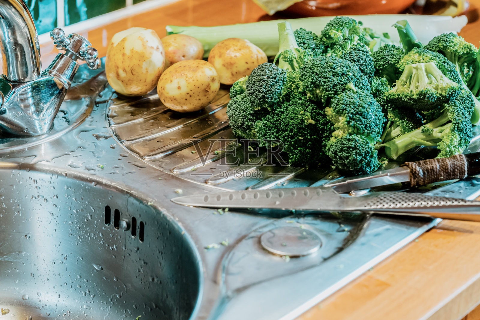 花椰菜和土豆洗干净准备好了照片摄影图片
