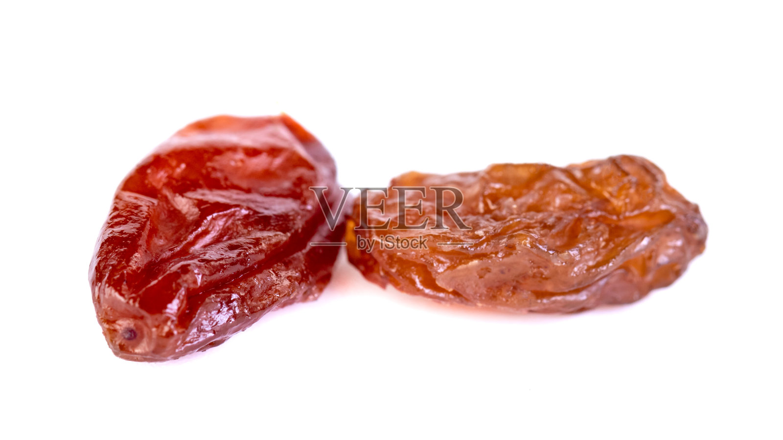 白色背景下分离出的生葡萄干、干葡萄照片摄影图片