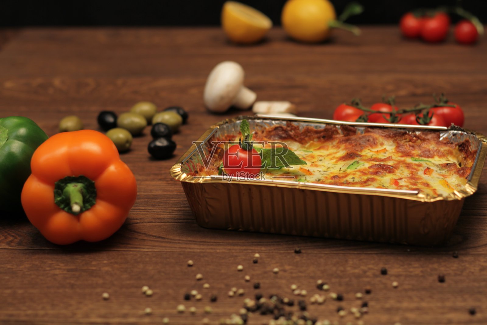 烤宽面条照片摄影图片