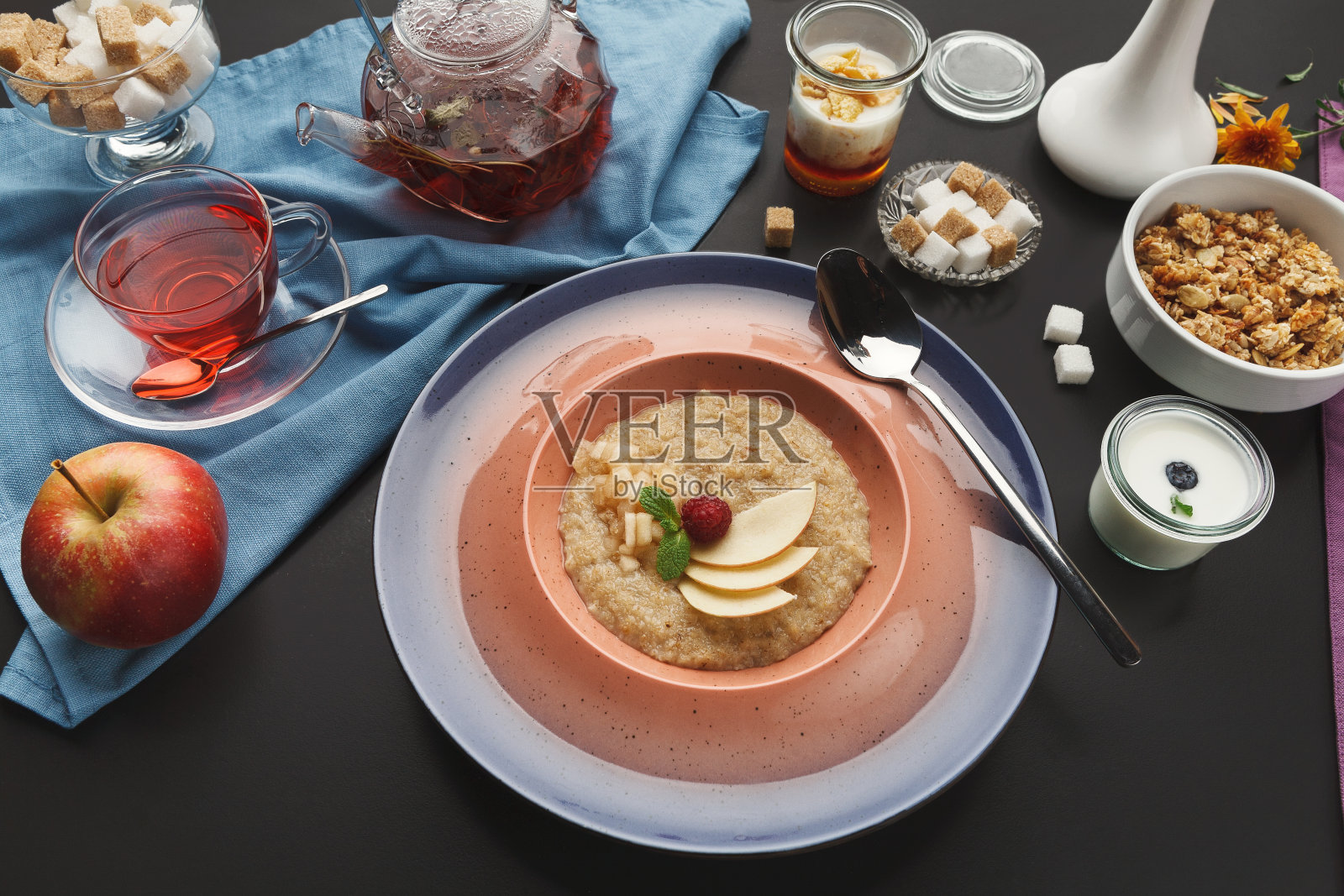 燕麦粥餐厅早餐供应的燕麦粥照片摄影图片