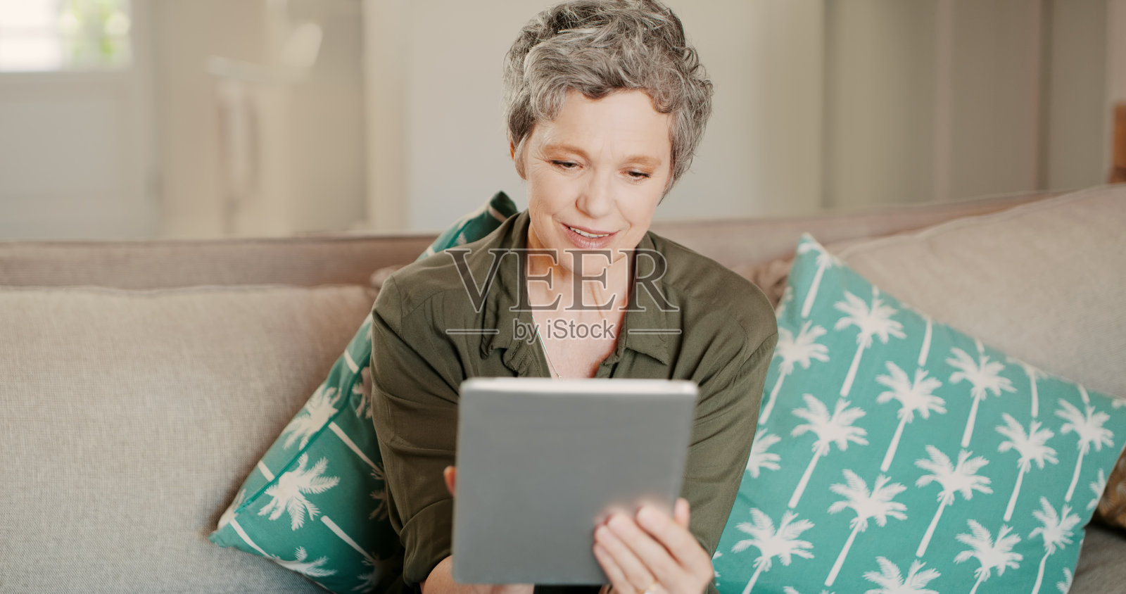 我需要把这个视频保存下来，以便以后使用照片摄影图片