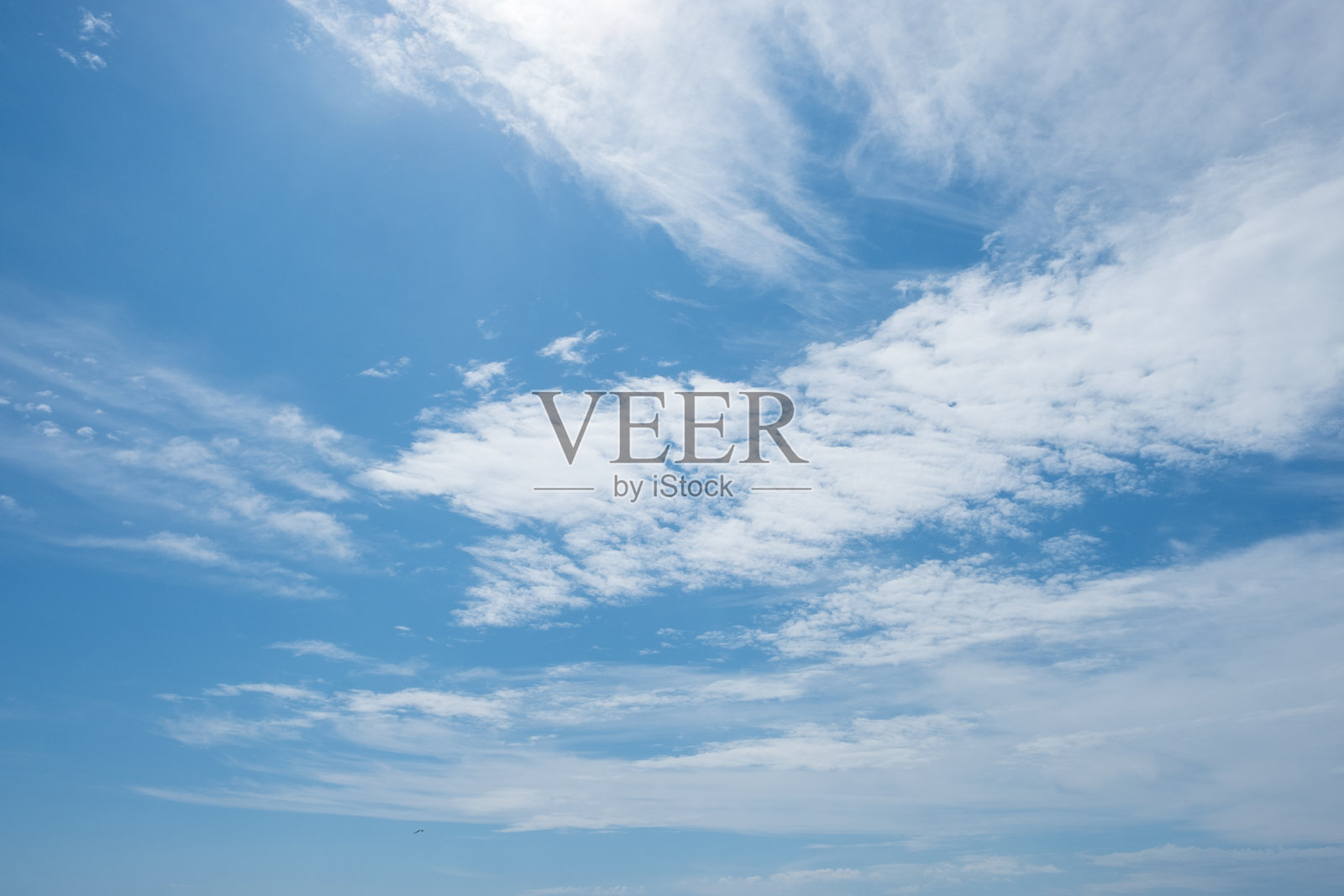 夏日蓝天里的白云照片摄影图片