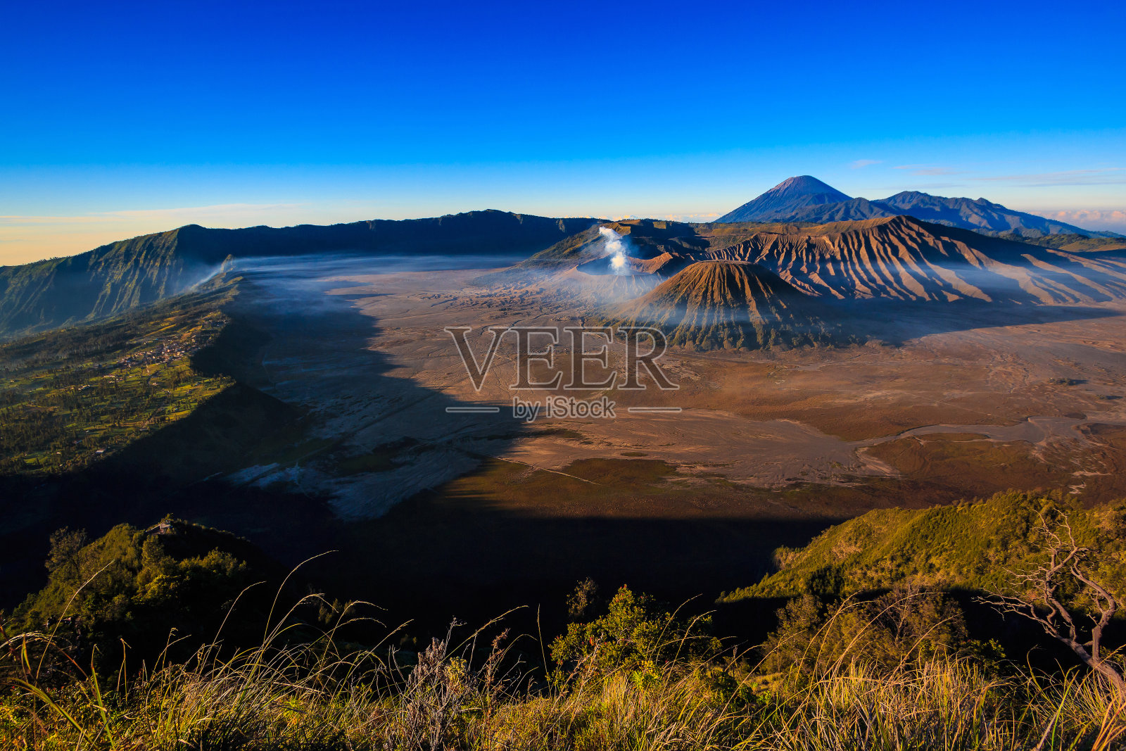 印度尼西亚布罗莫火山地标自然风光照片摄影图片