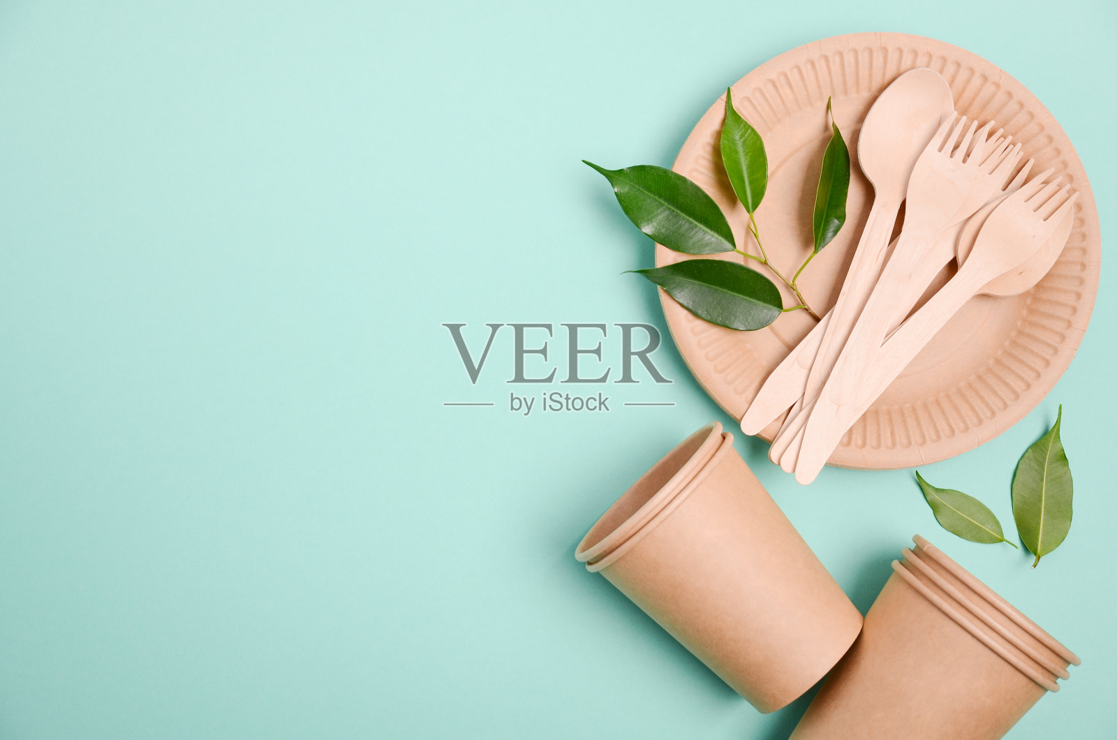 环保纸制餐具。“零浪费”的概念。塑料自由概念。照片摄影图片