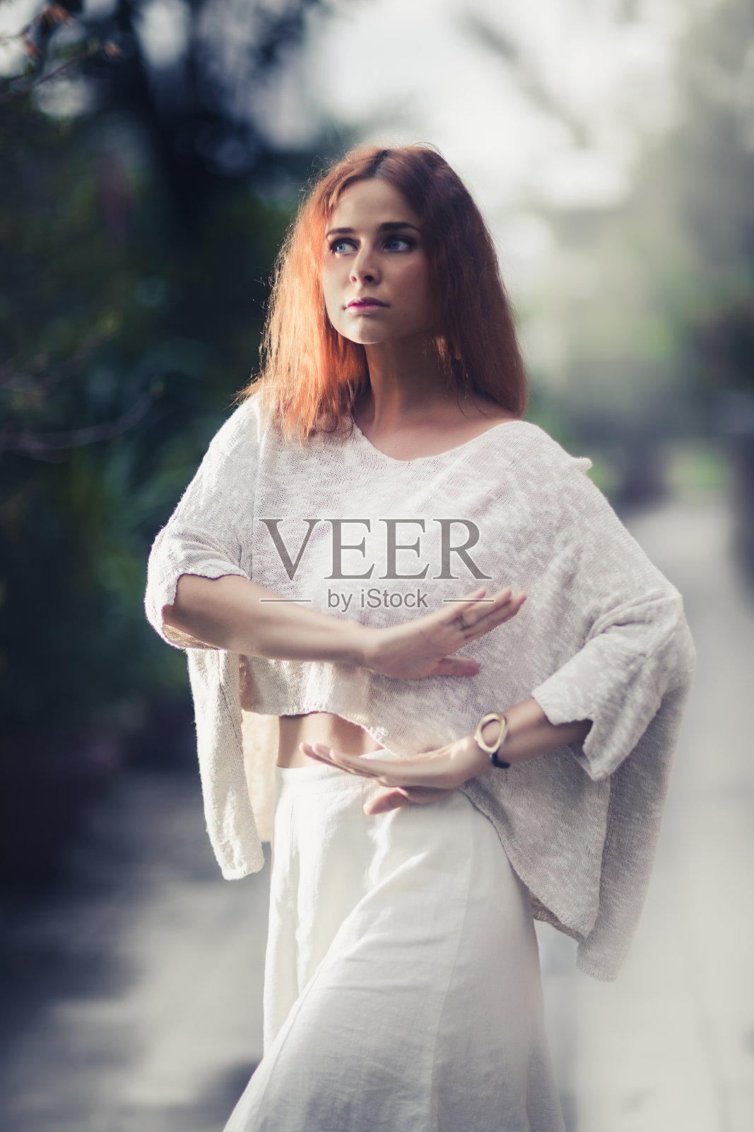 一个美丽女人的肖像照片摄影图片