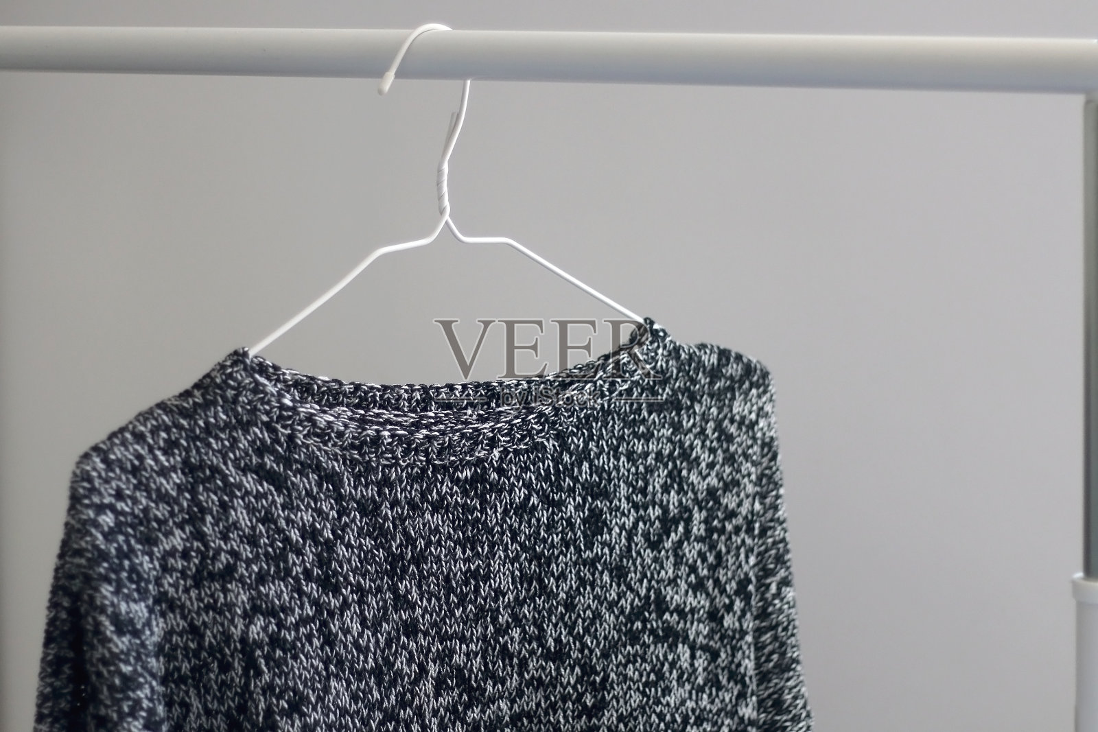 黑色的毛衣照片摄影图片