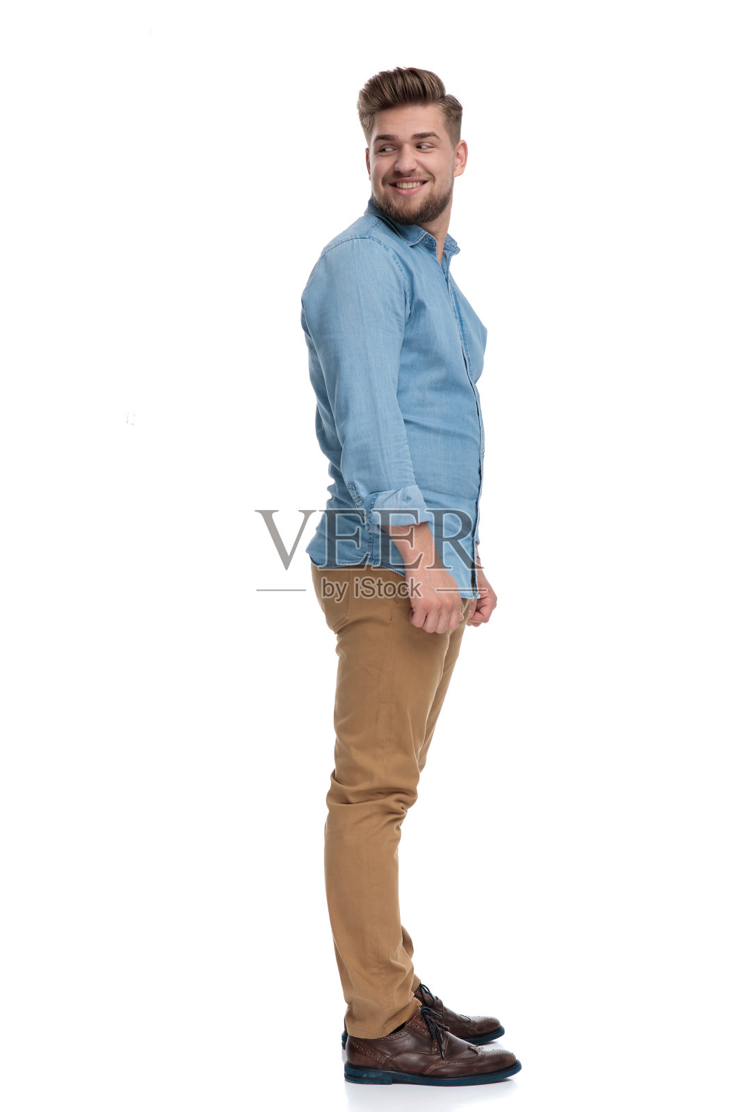 开朗休闲的男人大笑的侧视图照片摄影图片