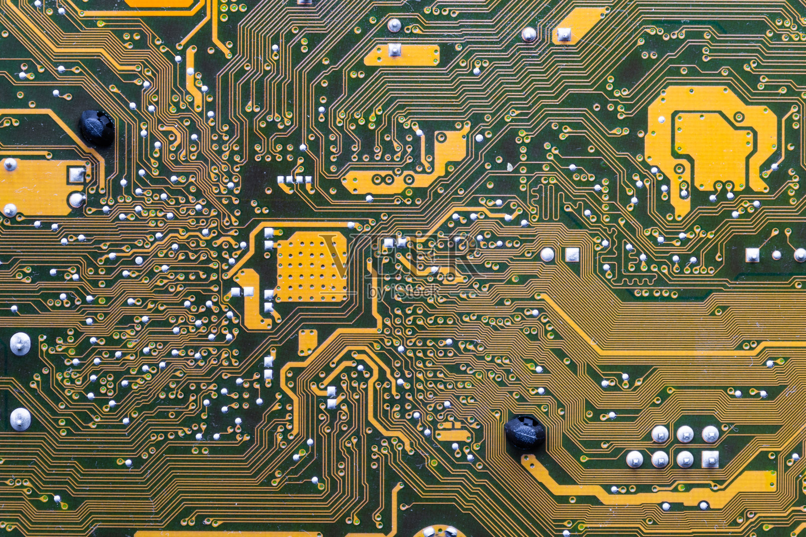 主板上的电子元件和轨道照片摄影图片