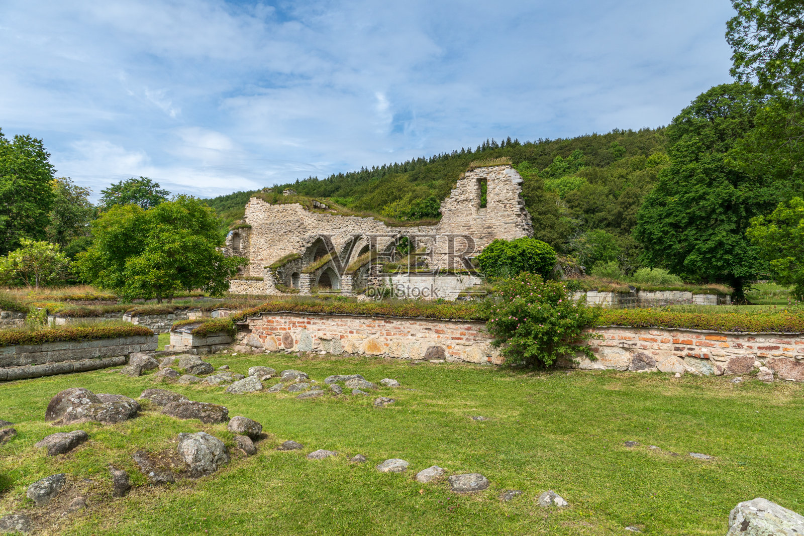 瑞典阿尔瓦斯特拉的中世纪修道院照片摄影图片
