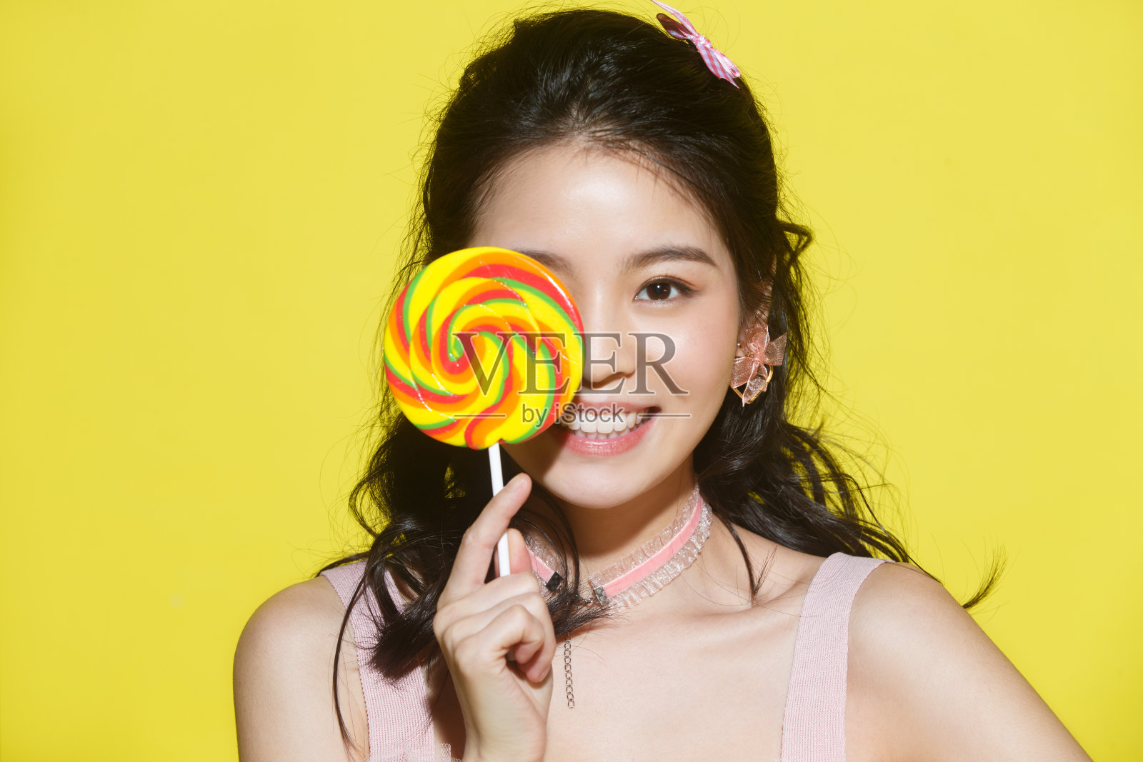 快乐的年轻女子照片摄影图片