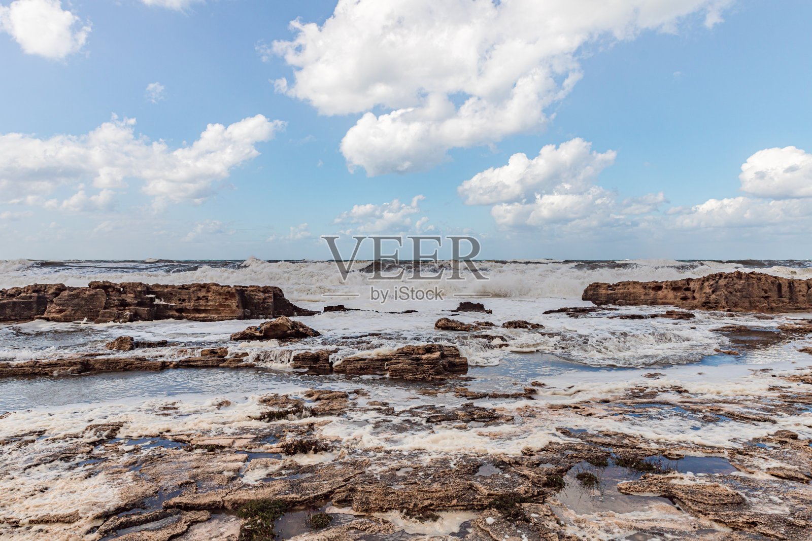 以色列地中海沿岸的暴风雨天气照片摄影图片