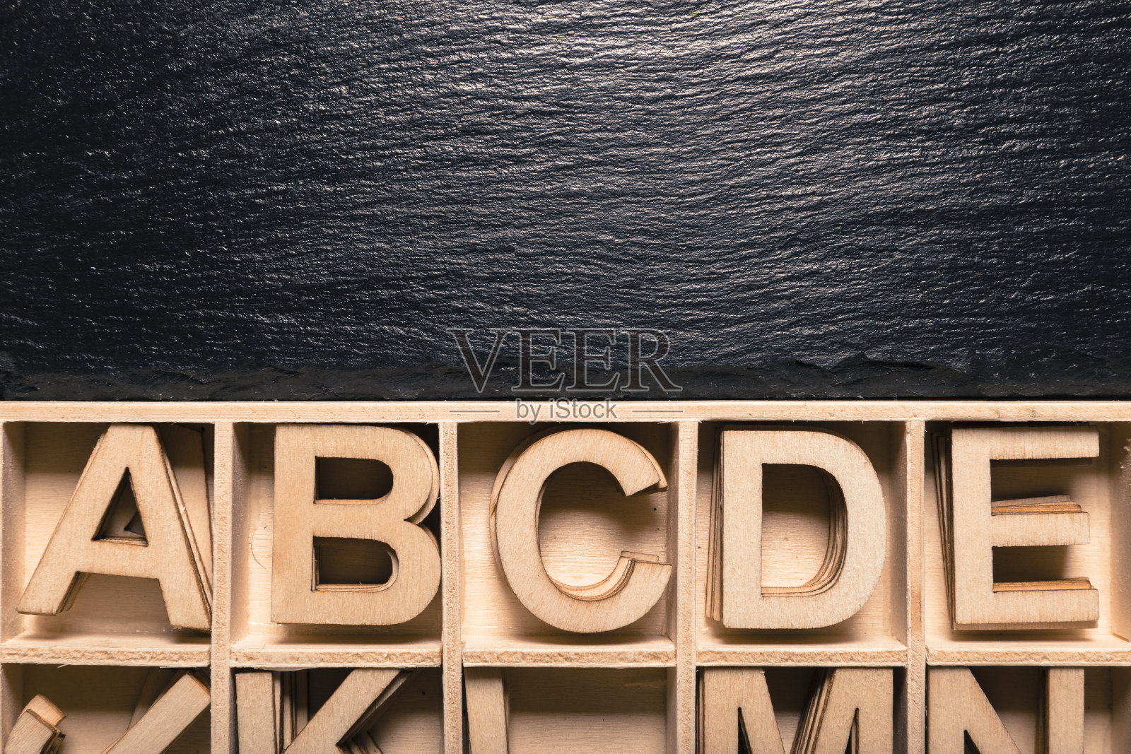 字母集合，近距离查看照片摄影图片