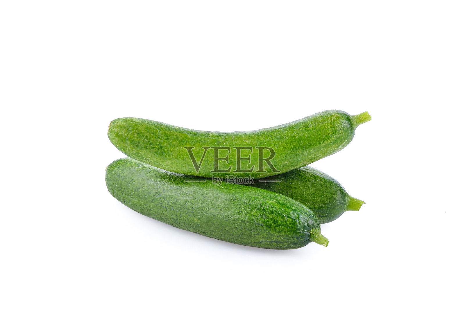 白色背景上的新鲜黄瓜照片摄影图片