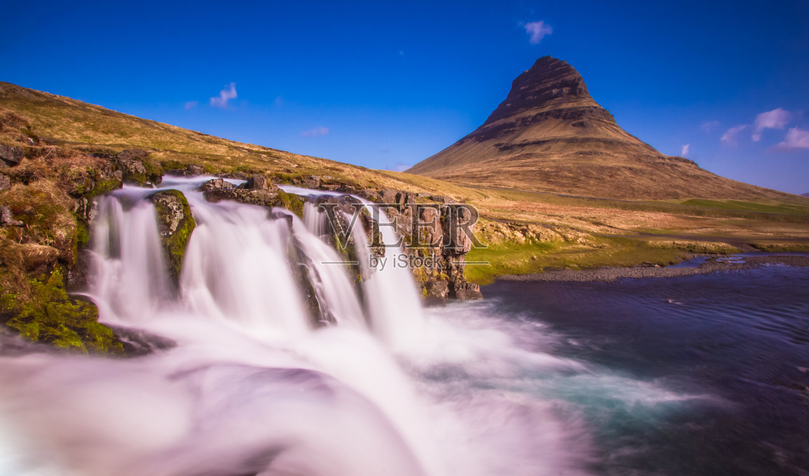 Kirkjufellsfoss 和 Kirkjufell 冰岛照片摄影图片