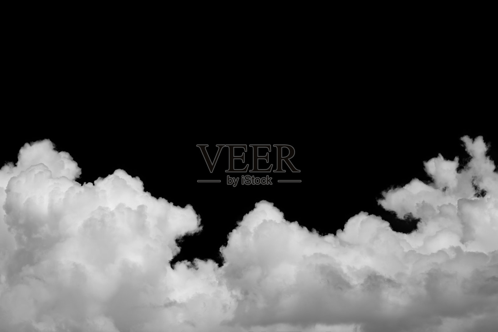 云孤立的黑色背景与裁剪路径。抽象的庄严赞歌。照片摄影图片