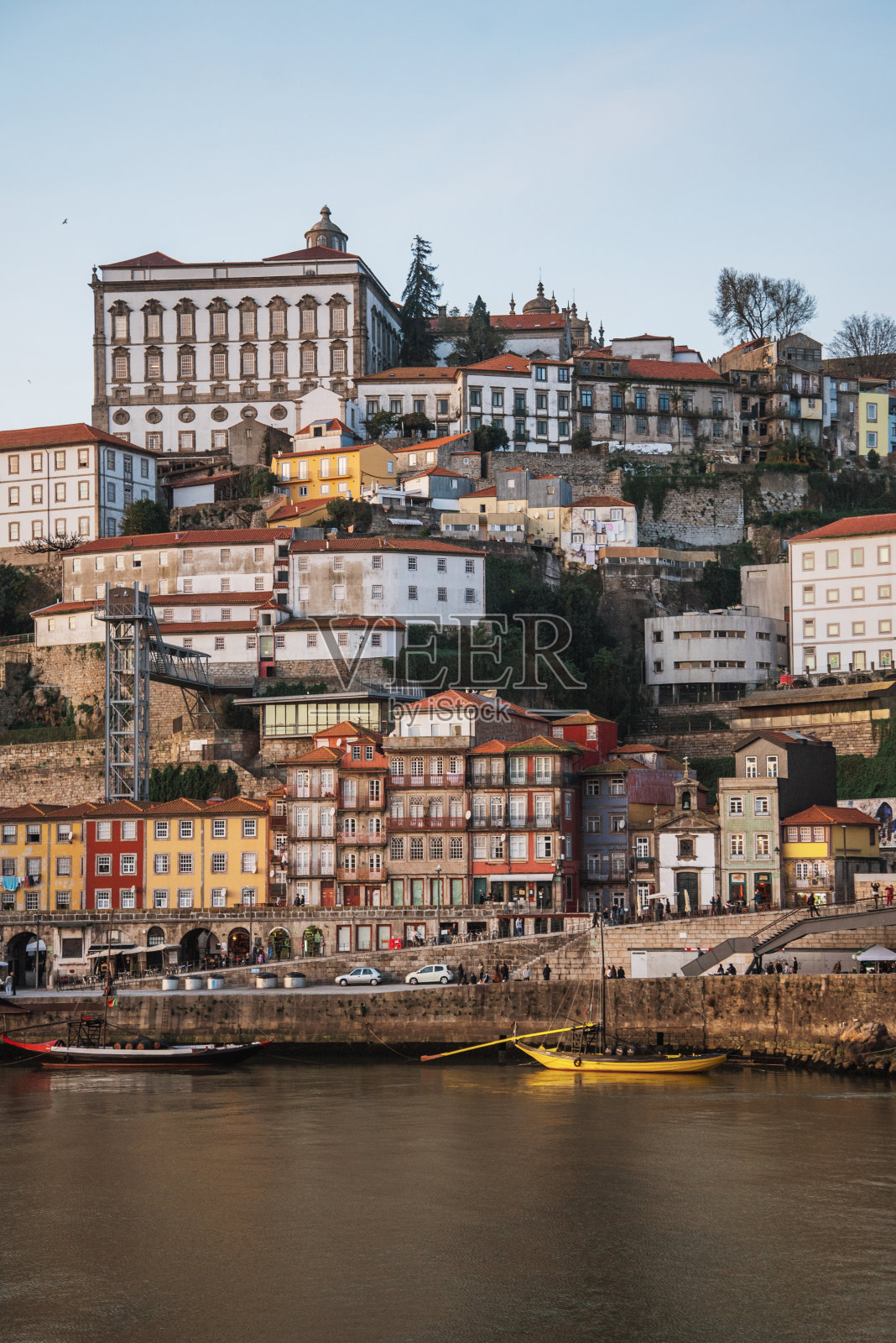 日落时分，葡萄牙的波尔图照片摄影图片