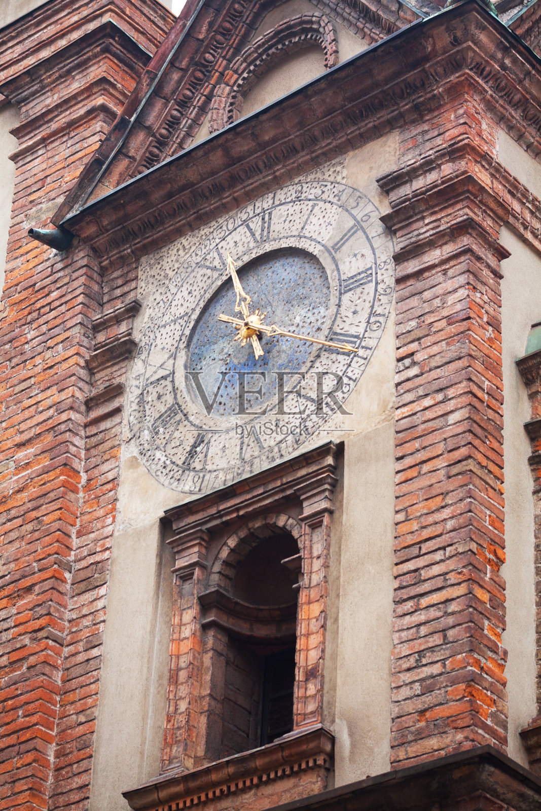 贝加莫的旧钟和门面照片摄影图片