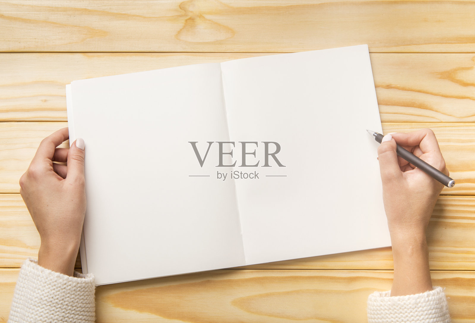 创意、想象力、灵感与人概念，木桌照片摄影图片