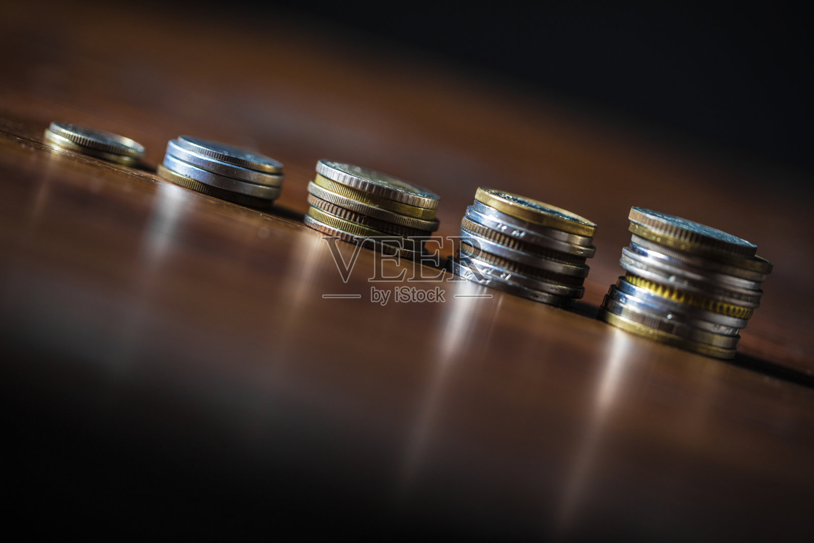 硬币堆照片摄影图片