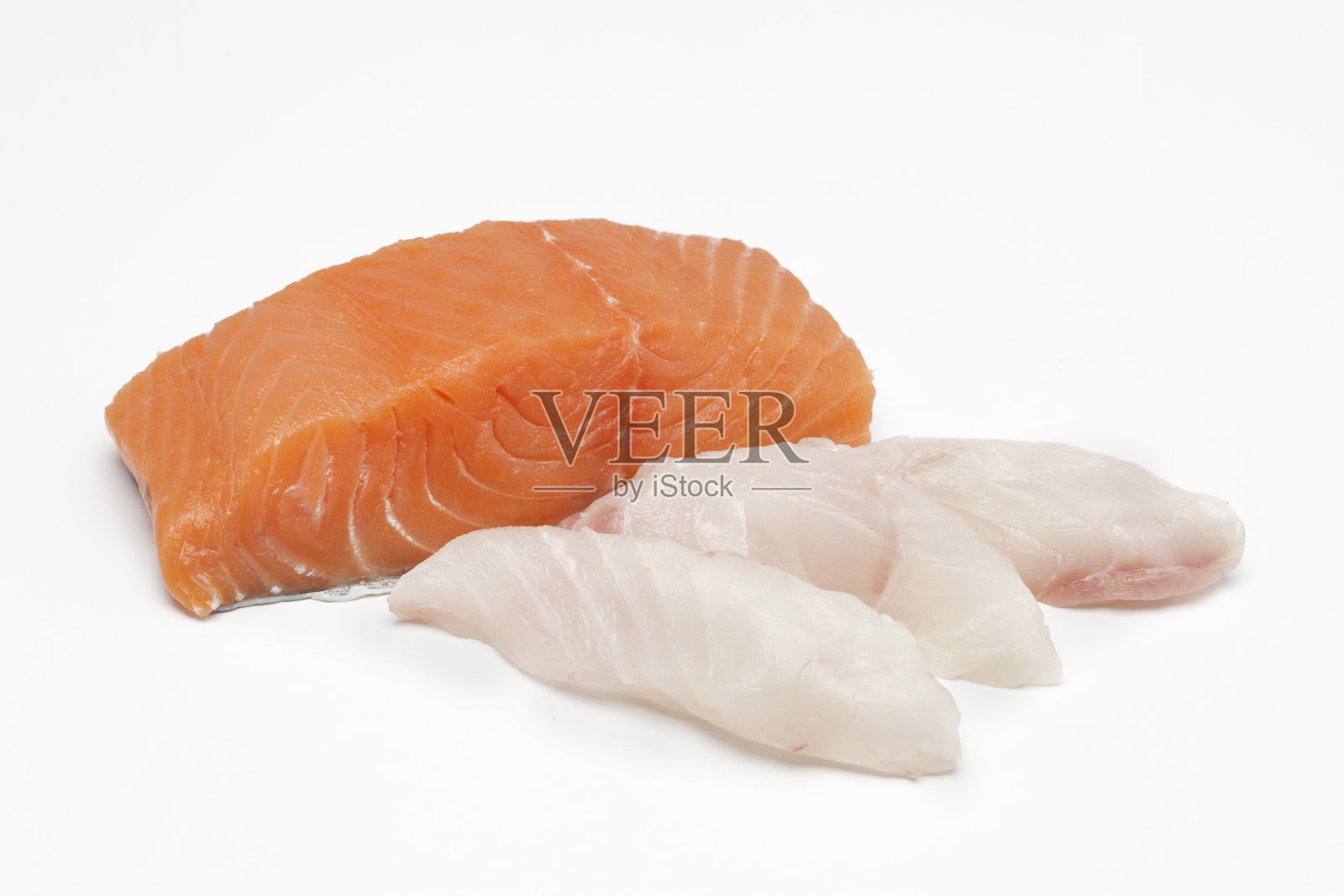 生鲑鱼和白鱼片照片摄影图片