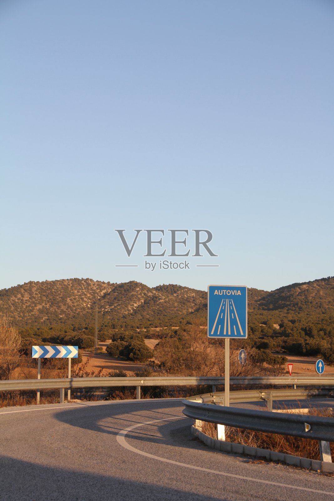 西班牙格拉纳达的公路照片摄影图片