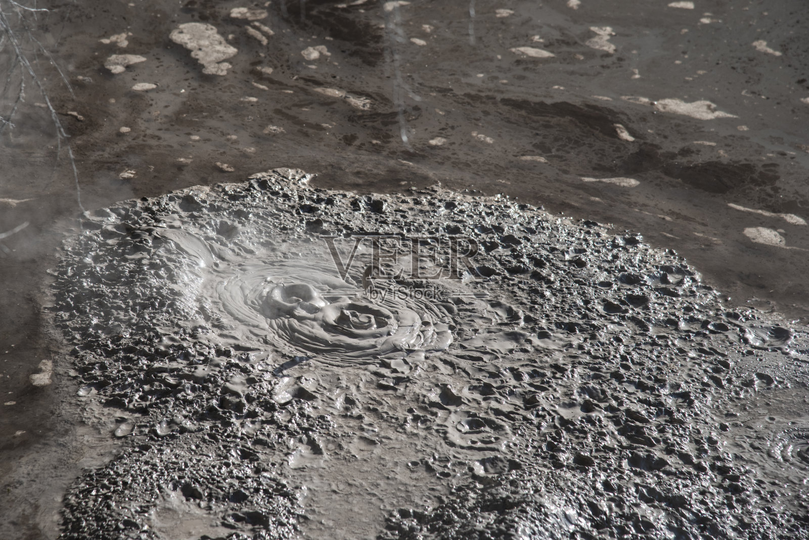 陆地上水花飞溅（高角度拍摄）照片摄影图片