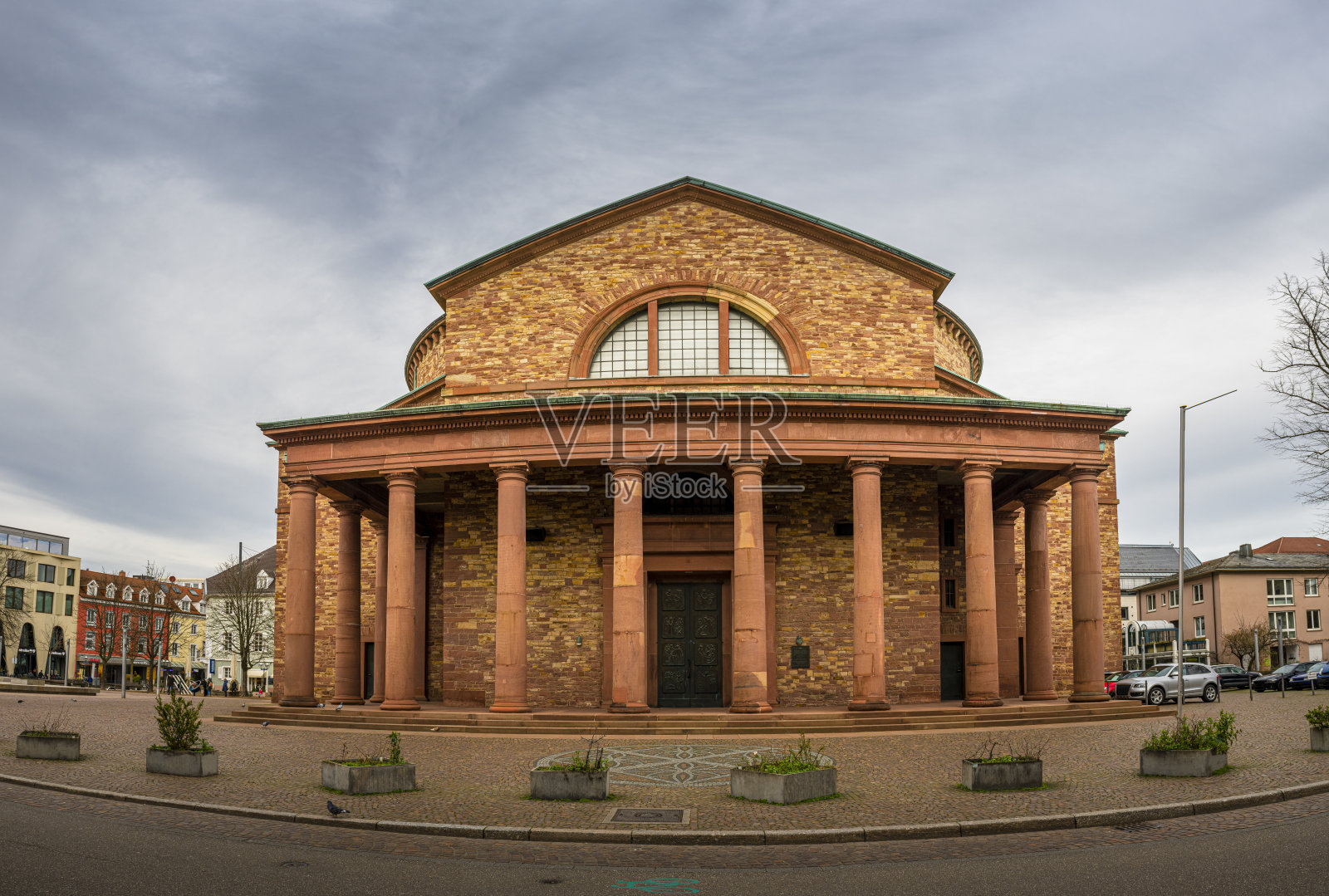 德国卡尔斯鲁厄的圣斯蒂芬天主教堂，古典主义风格照片摄影图片