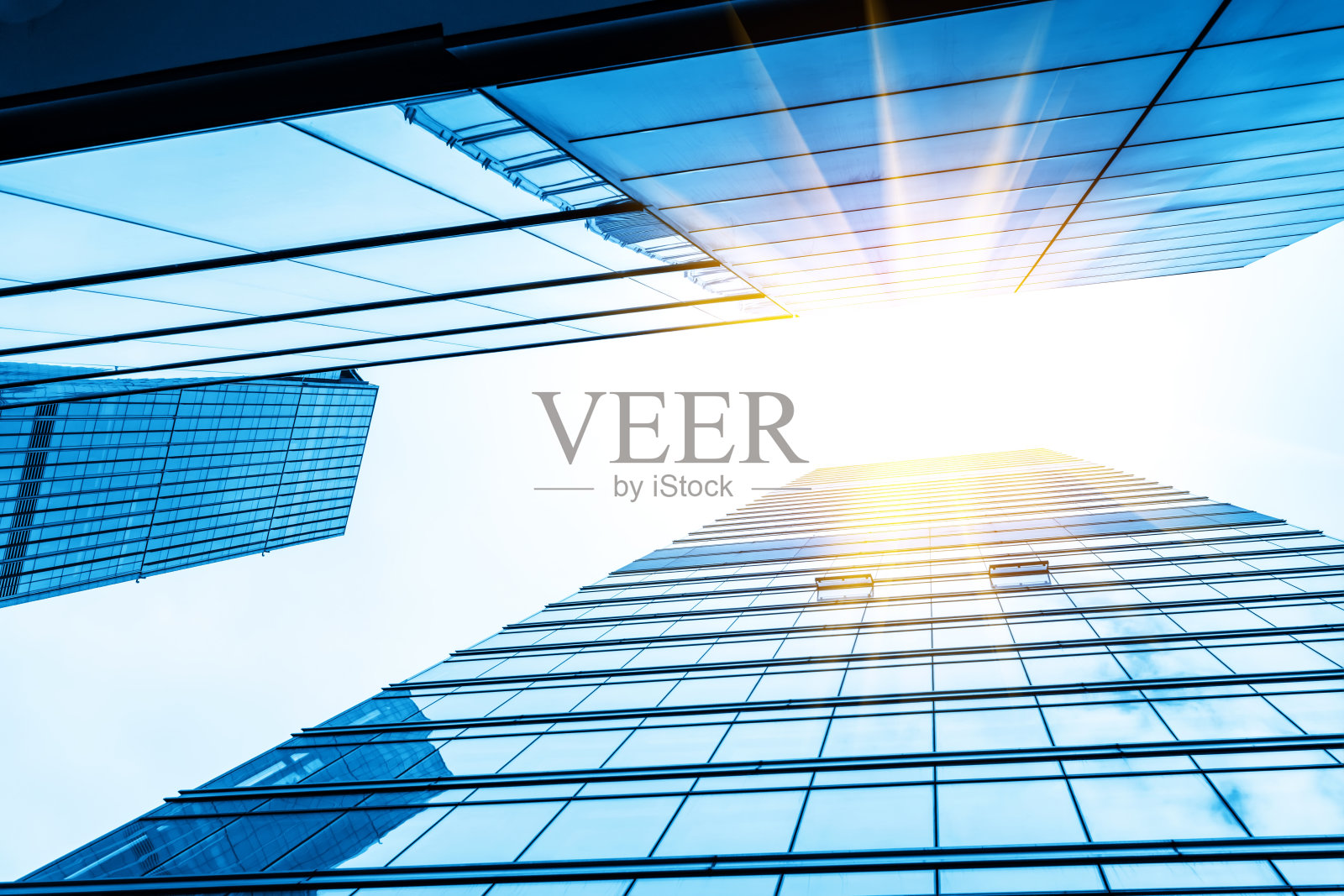 现代城市建筑，中国青岛的摩天大楼照片摄影图片