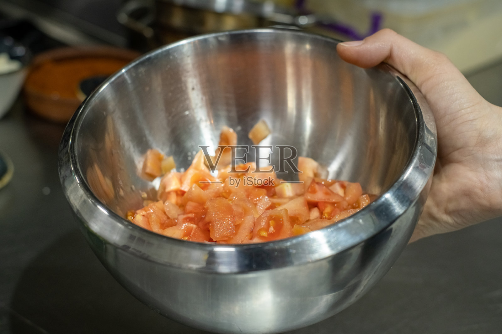 一碗切碎的西红柿照片摄影图片