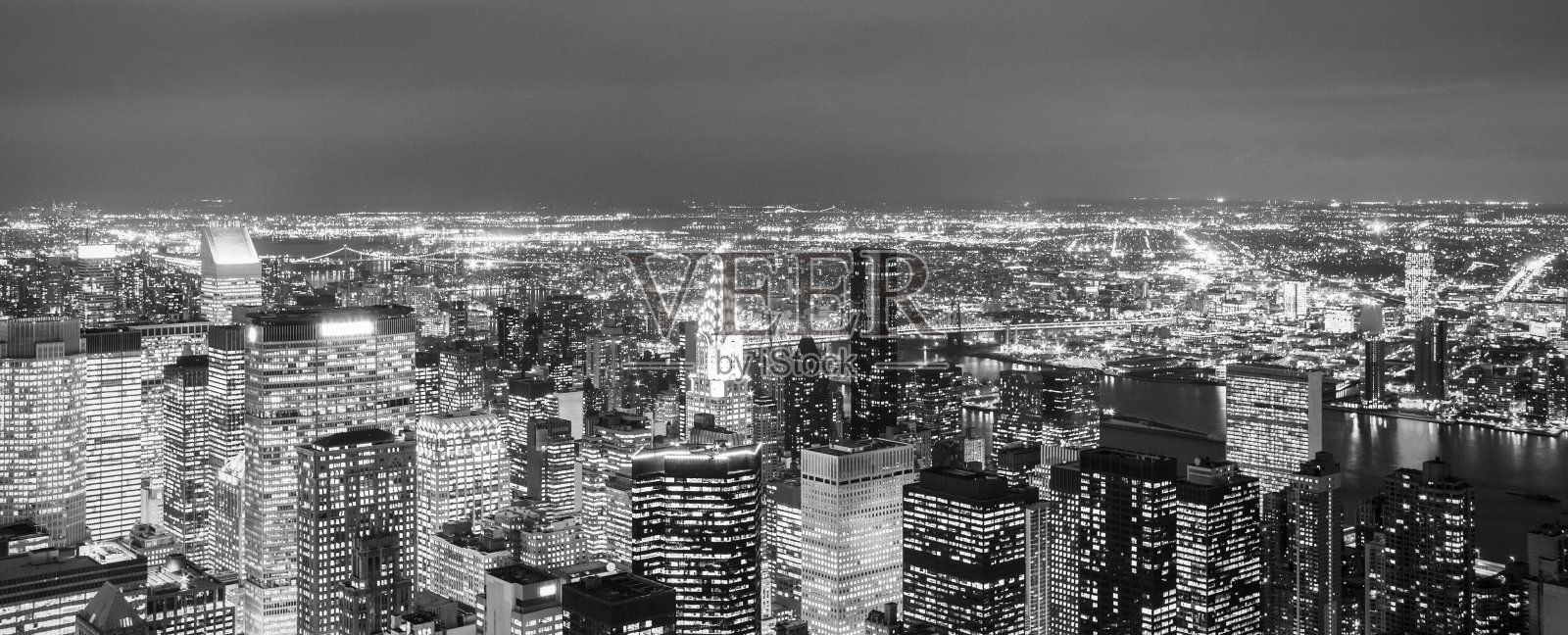 曼哈顿摩天大楼夜间鸟瞰图，纽约市照片摄影图片