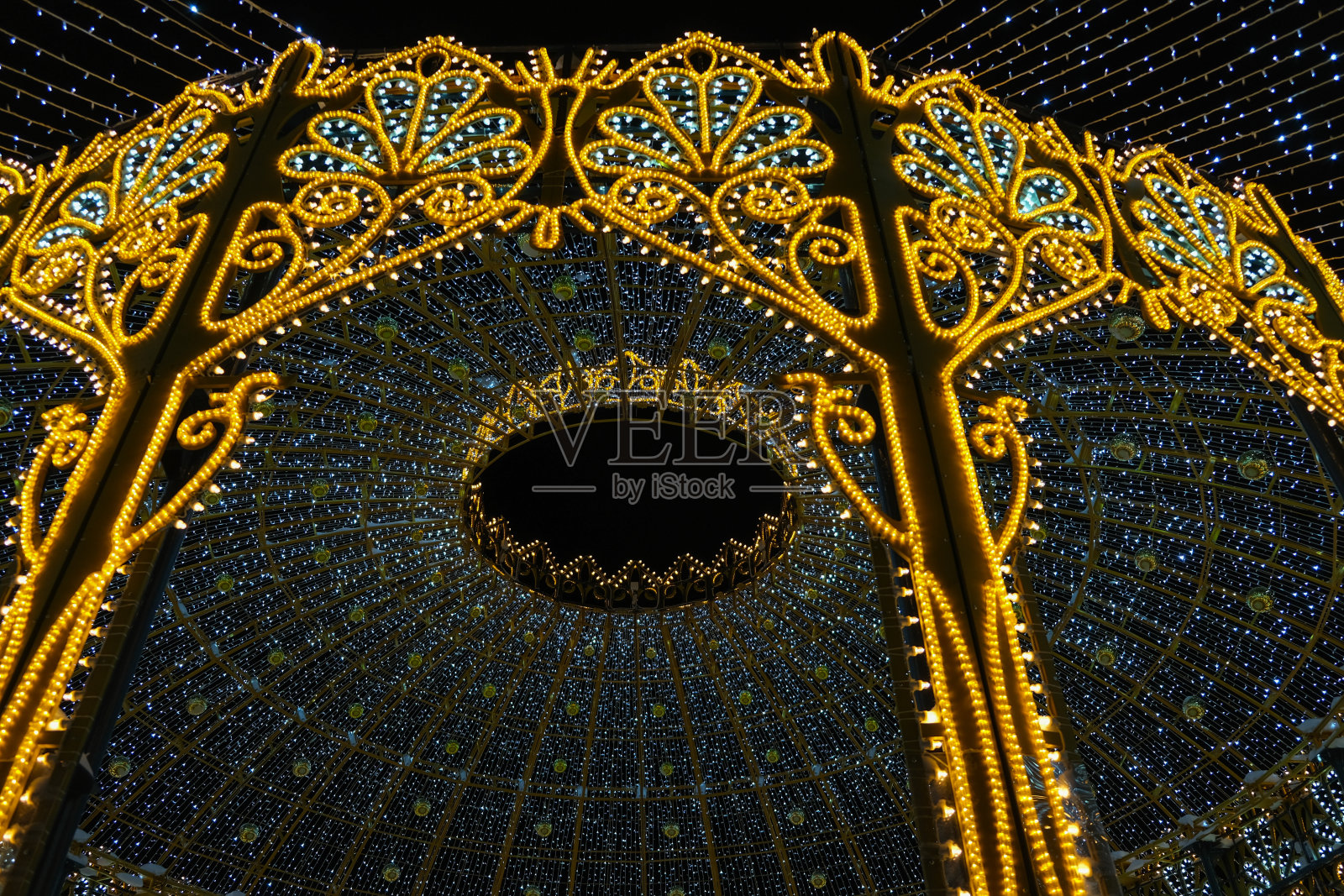 11月城，亚马尔，2020年1月，街道照明，城市夜间照明和装饰照片摄影图片