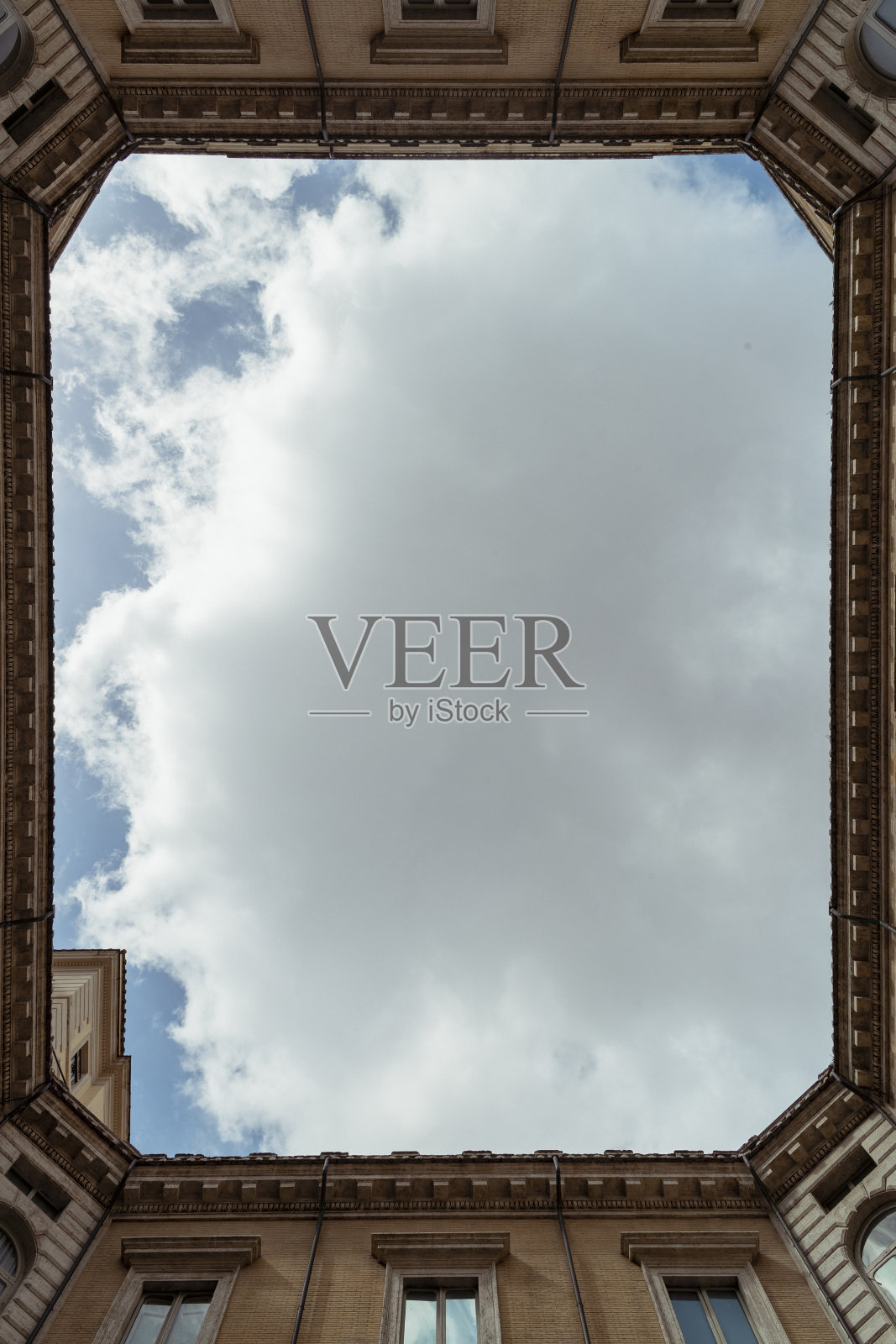 云盯着照片摄影图片