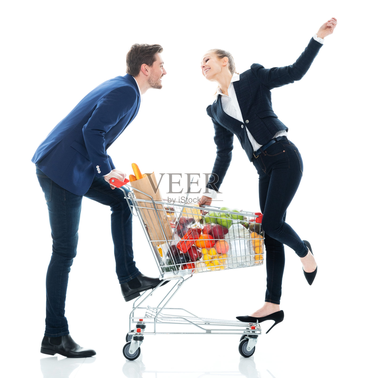 白人女商人穿着商务休闲装在白色背景前照片摄影图片