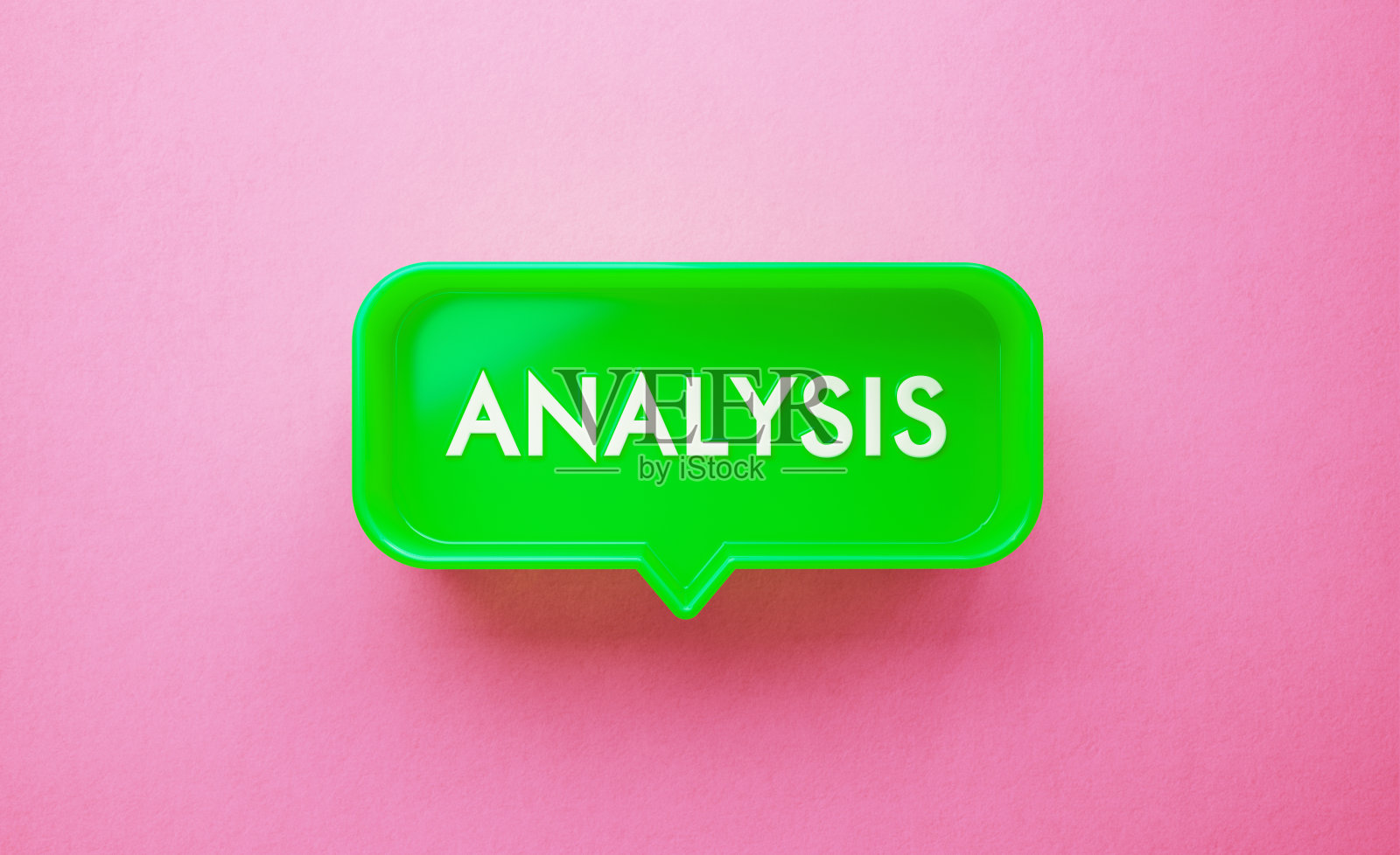 绿色语音气泡与分析文本在粉红色的背景照片摄影图片