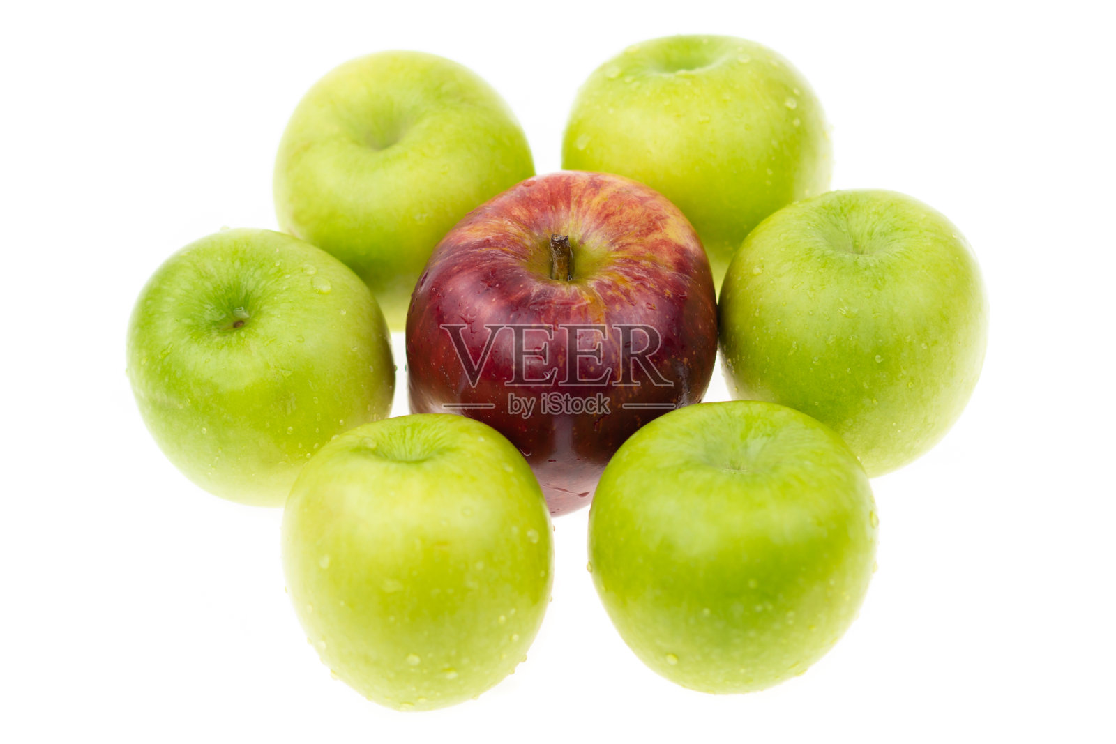 在白色背景下分离的新鲜苹果。照片摄影图片