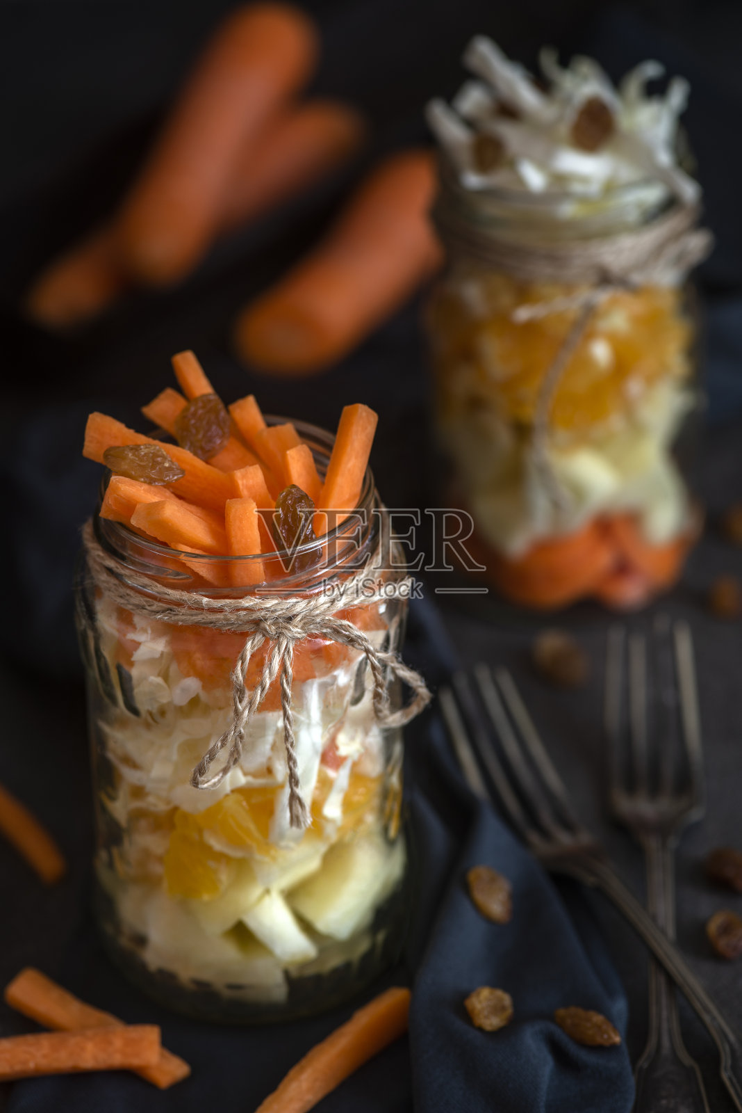 素食卷心菜和橙子沙拉照片摄影图片