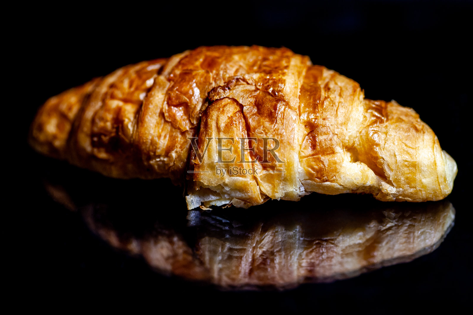 炸薯条，工业糕点和葵花籽油加工的产品。照片摄影图片