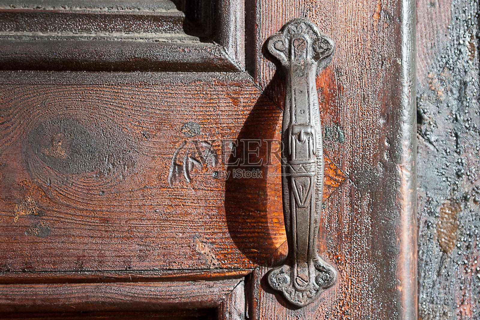 带有旧门把手的旧木门照片摄影图片