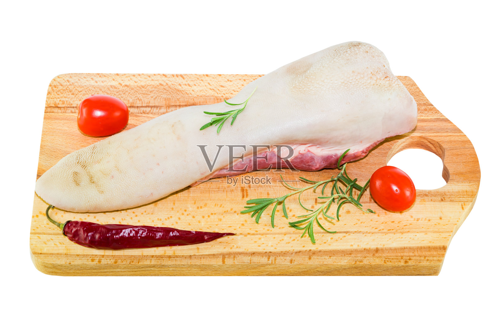 生牛舌孤立在白色背景上，特写，肉内脏，选择性聚焦照片摄影图片