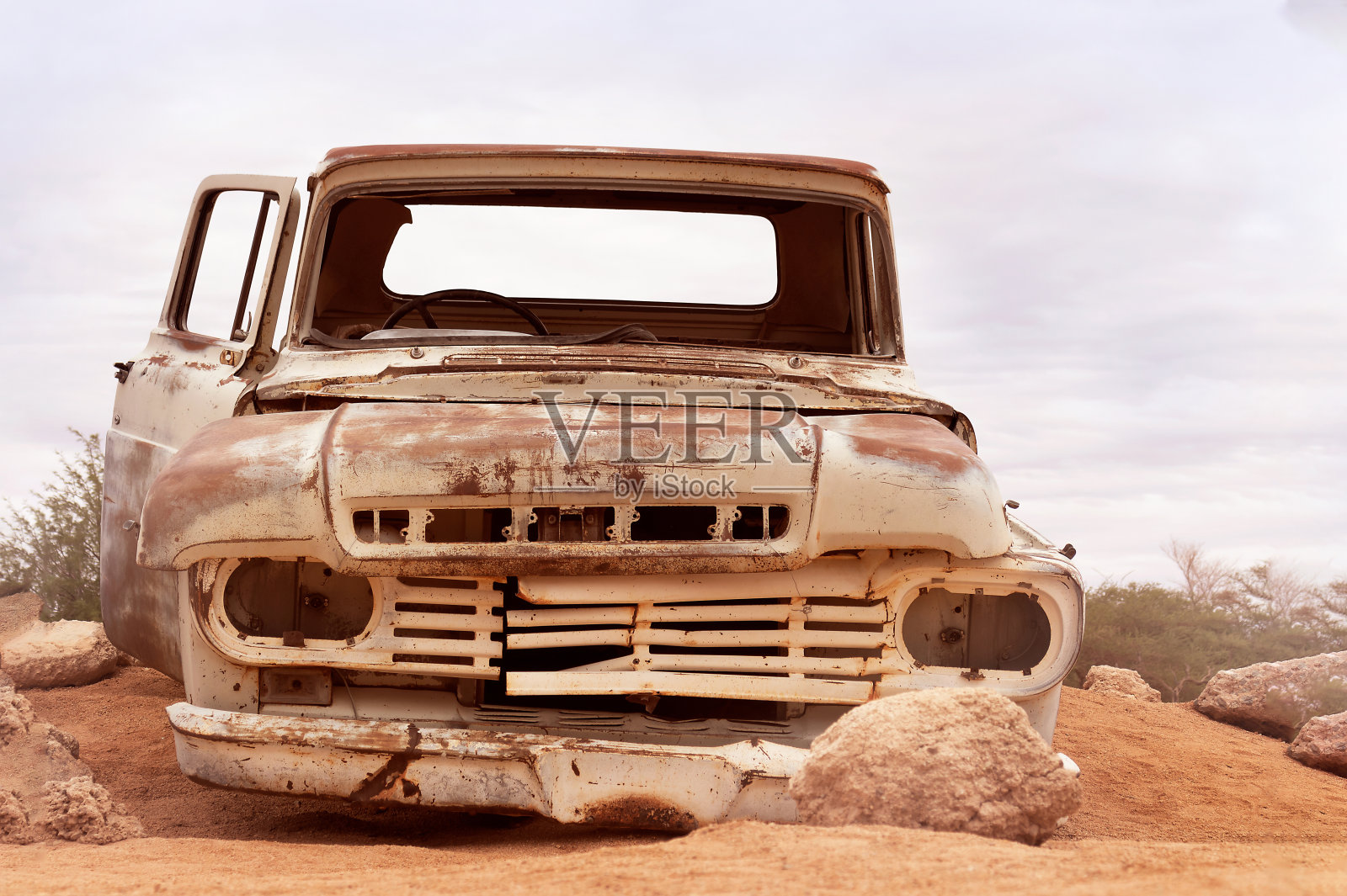 纳米比亚的一辆废弃的旧车照片摄影图片